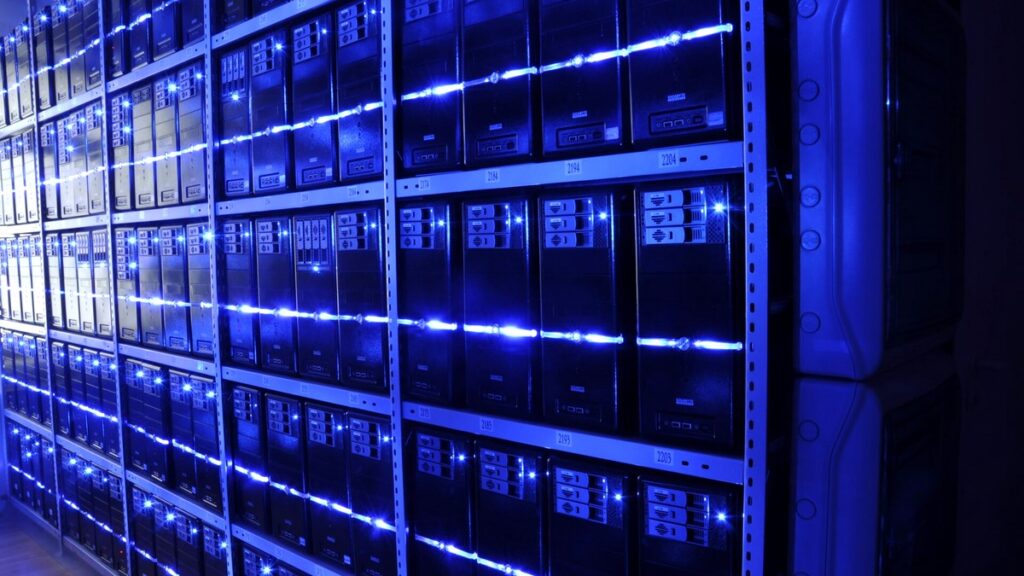 Serveurs dans un centre de données, illustration des infrastructures d’intelligence artificielle