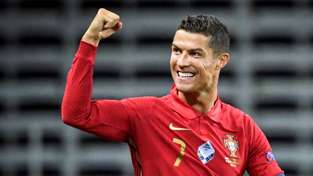 Cristiano Ronaldo avec le maillot du Portugal, photo paysage 16:9
