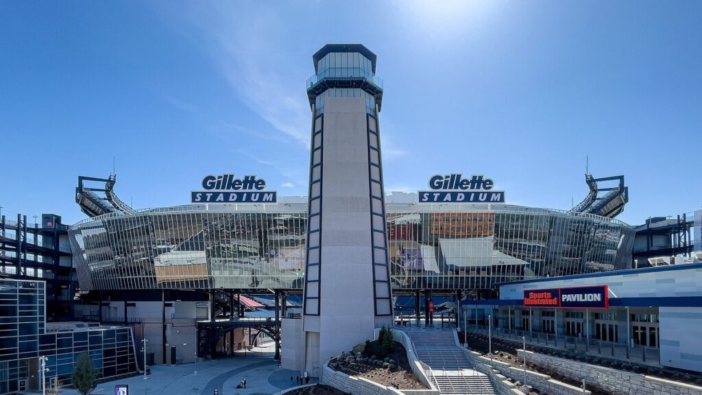 Entrée du Gillette Stadium et son phare à Foxborough, près de Boston