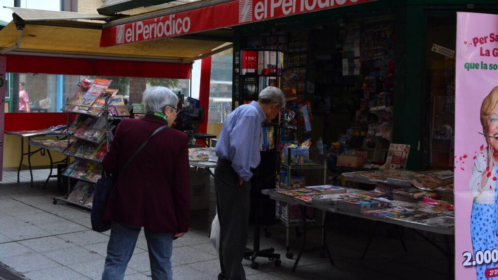 Kiosque à journaux à Barcelone illustrant la presse espagnole