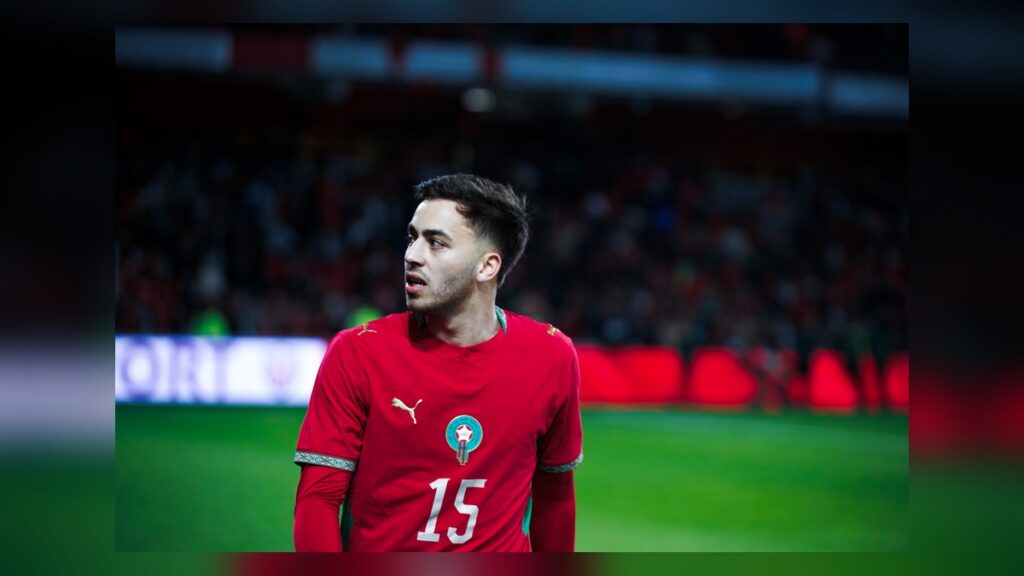 Souffian El Karouani avec le maillot du Maroc