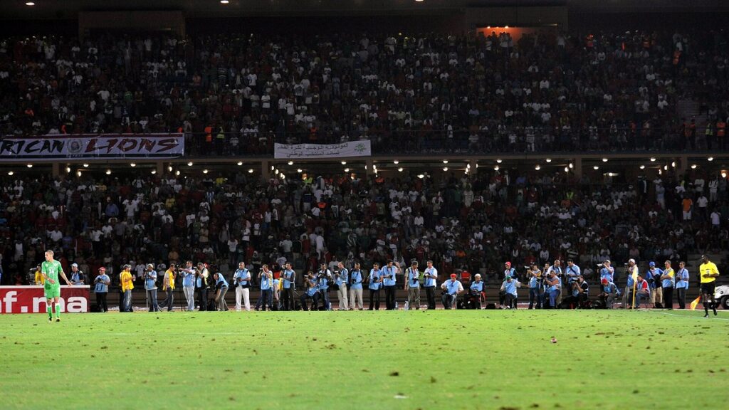 Supporters marocains dans les tribunes d’un stade de football