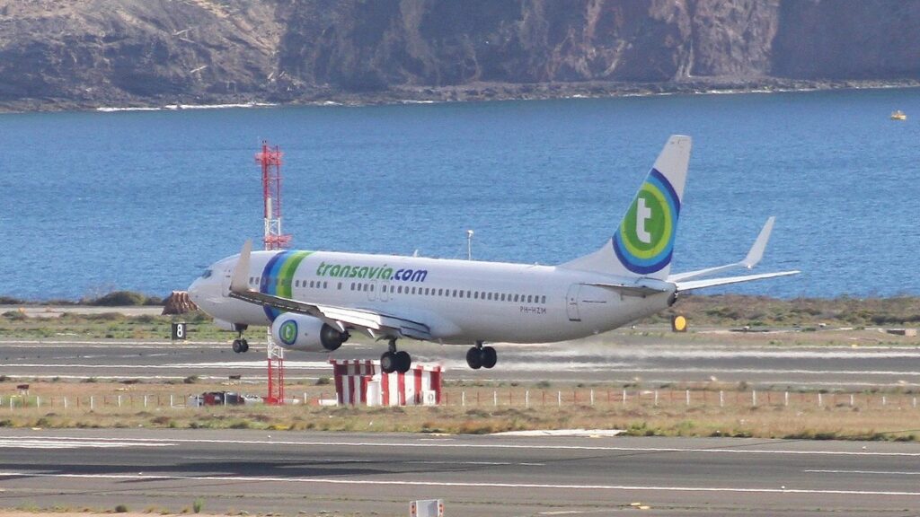 Avion Transavia pour illustrer la connectivité aérienne vers Ouarzazate et Dakhla