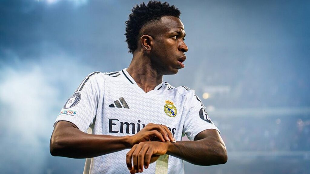 Vinicius Jr sous le maillot du Real Madrid, photo liée à sa prolongation de contrat jusqu’en 2032